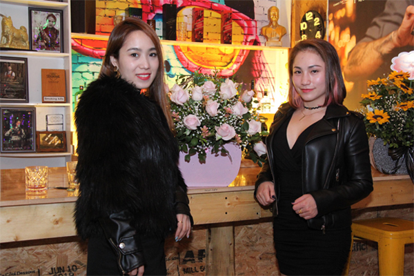 Mrs Thảo và Mrs Hà tới dự sinh nhật Ngọc lần thứ 41